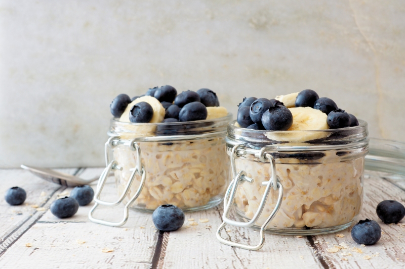 Overnight Oats with blueberries and bananas